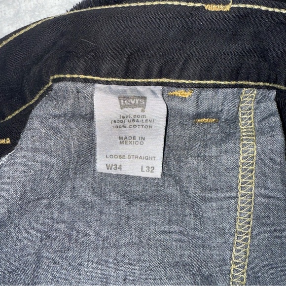 Levi's Black Cargo Shorts with Relaxed Fit - Picture 8 of 8